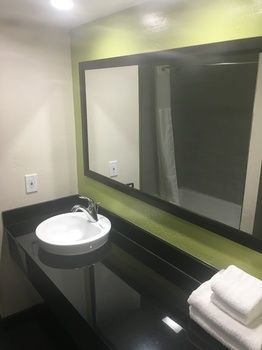 Vagabond Inn Executive - Bakersfield Downtowner Екстериор снимка