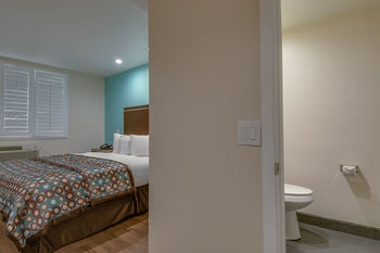 Vagabond Inn Executive - Bakersfield Downtowner Екстериор снимка