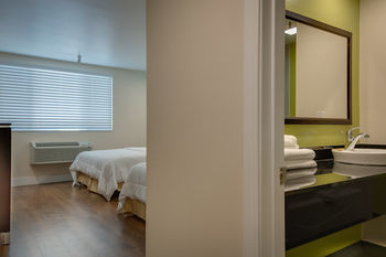 Vagabond Inn Executive - Bakersfield Downtowner Екстериор снимка